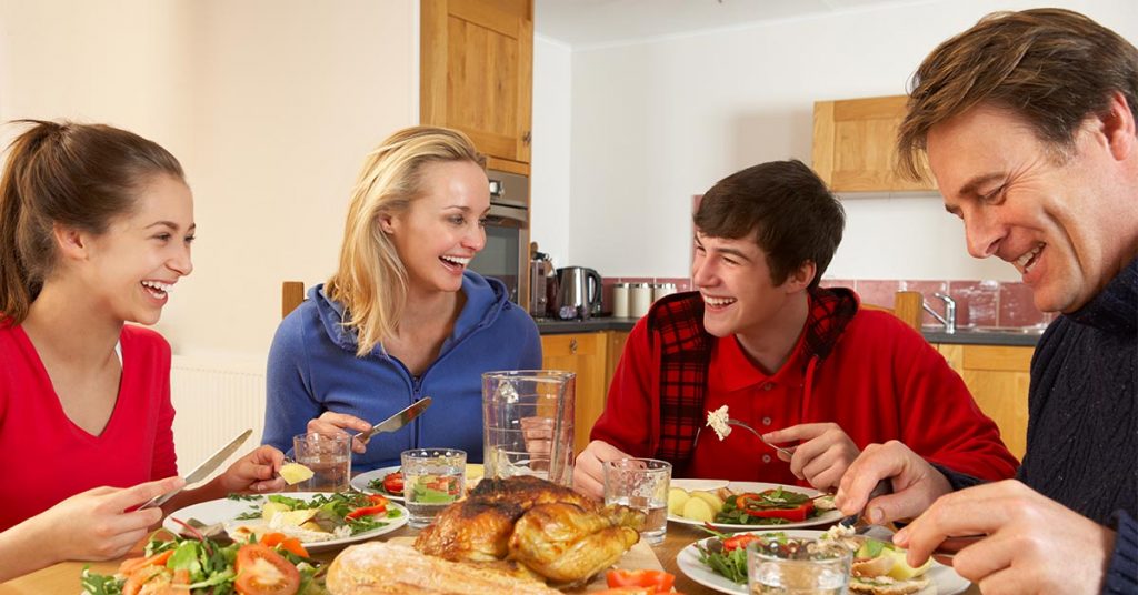 Making Family Dinner a Priority: The Many Benefits of Family Meal Time
