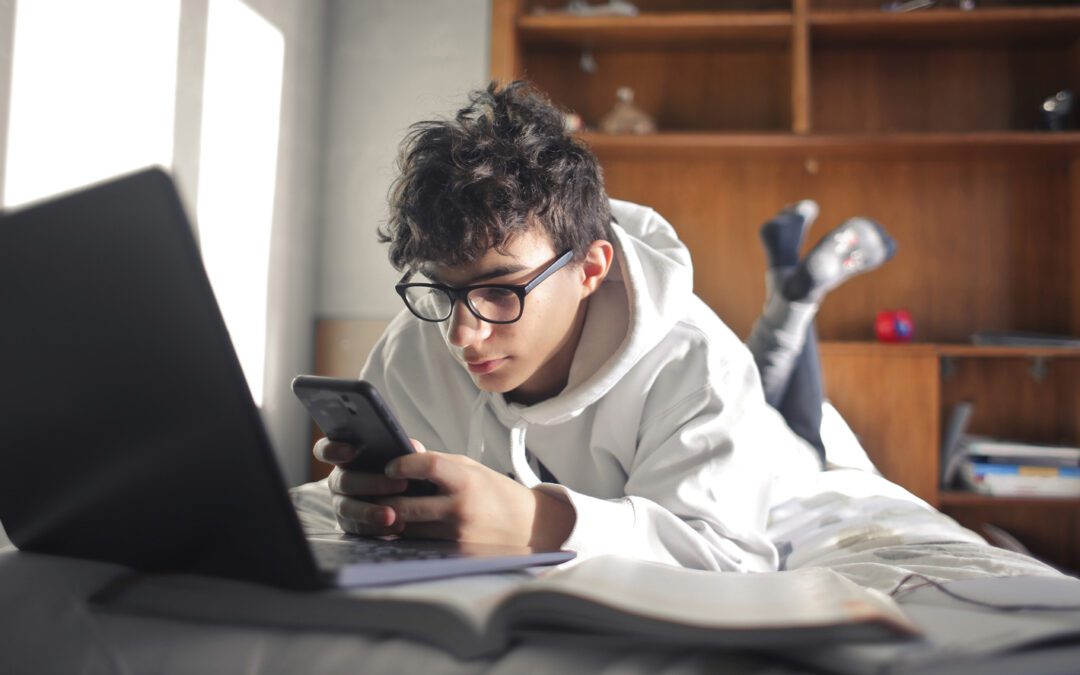A Guide to Managing Your Child’s Screen Time During the Holidays